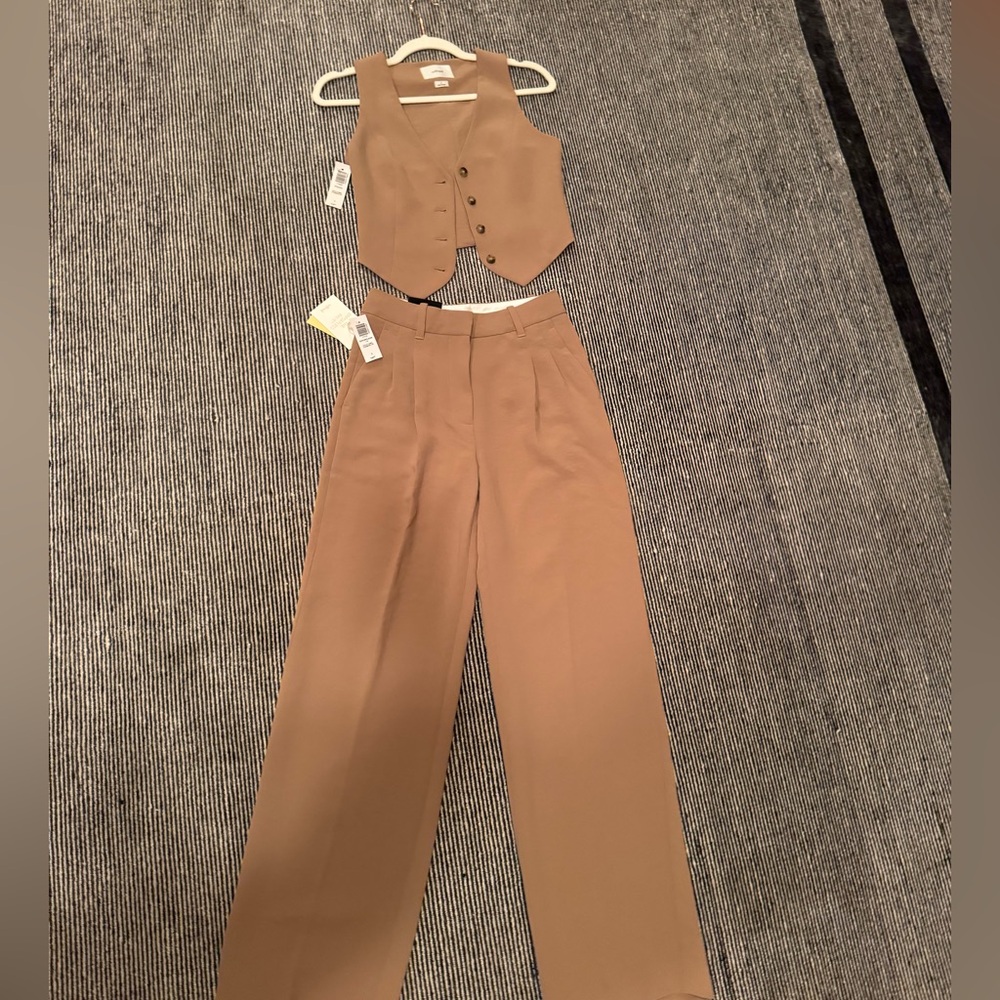 Brand new Aritzia matching effortless outfit